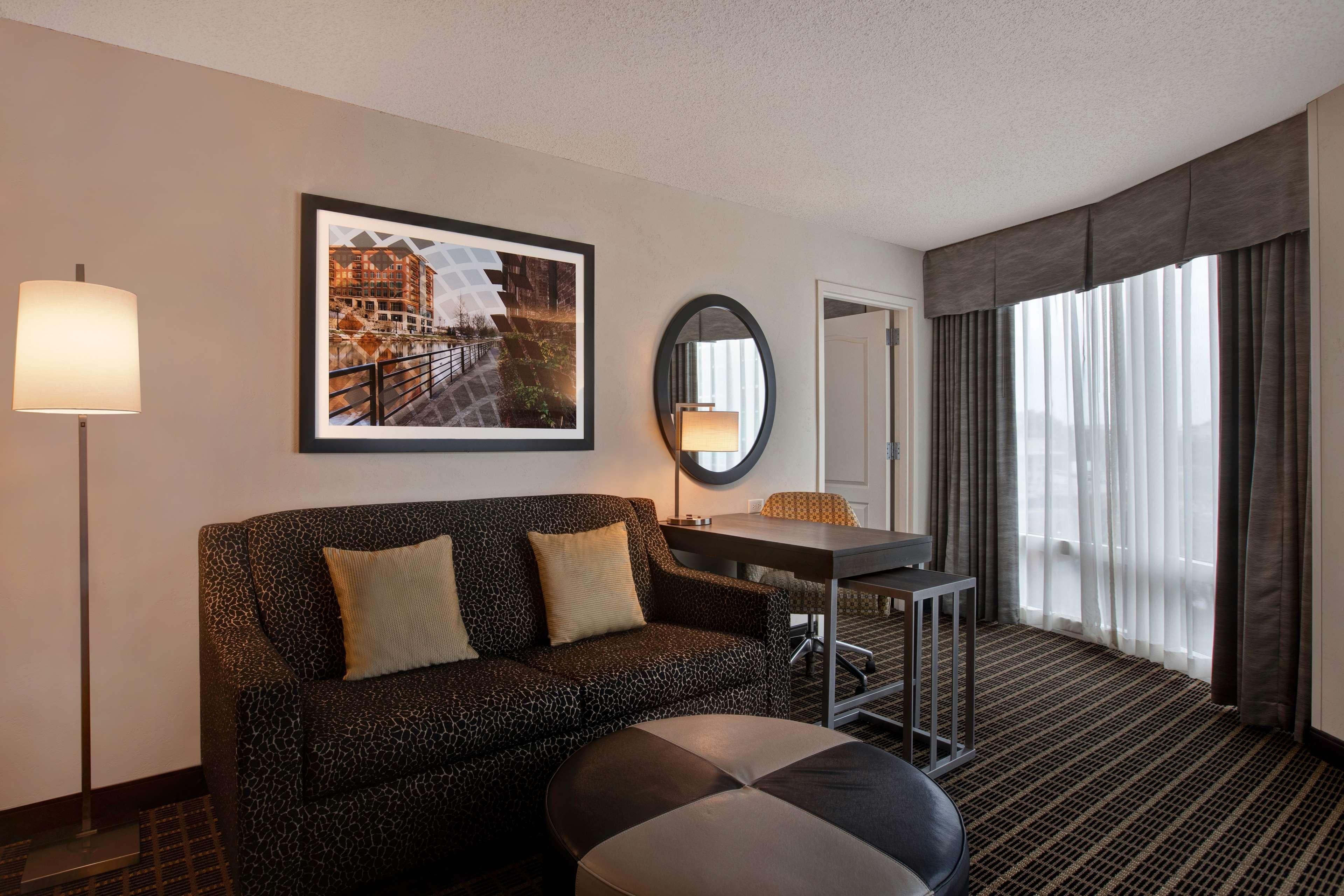 Hampton Inn & Suites Greenville-Downtown-Riverplace Zewnętrze zdjęcie