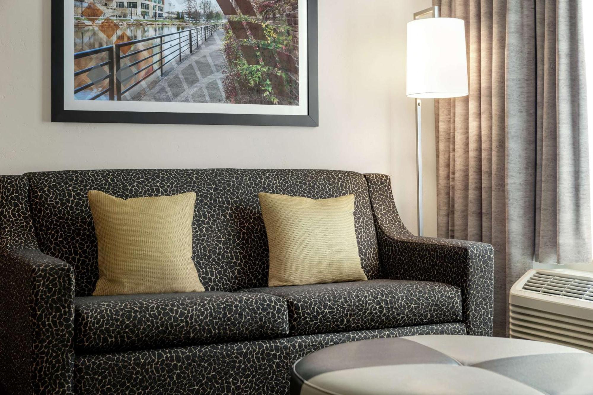 Hampton Inn & Suites Greenville-Downtown-Riverplace Zewnętrze zdjęcie